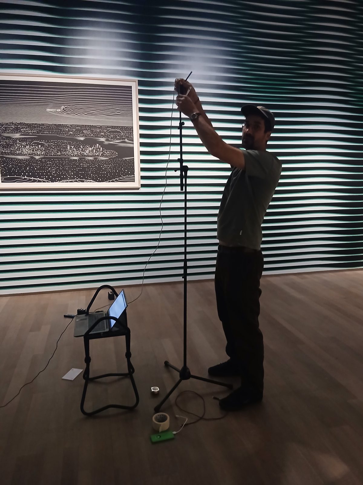 L'installation tient en une matinée : quelques balises sur pied, sans percer ni câbler.
